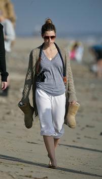 Jessica Biel On The Beach In Malibu | HQ Celebrity